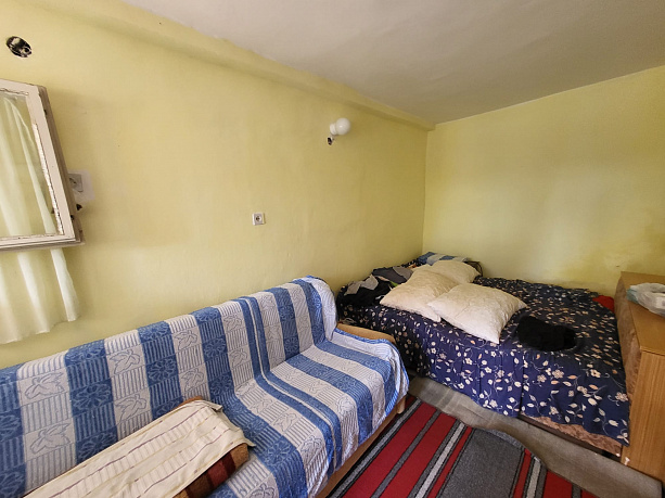 Дом на 5 спальных комнат, расположенный в очаровательном прибрежном городе Сутоморе